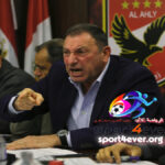 محمود الخطيب يصرخ غاضباً ويشير بيده أثناء اجتماع عاجل لمجلس إدارة النادي الأهلي لبحث إعادة هيكلة قطاع الكرة في الأهلي