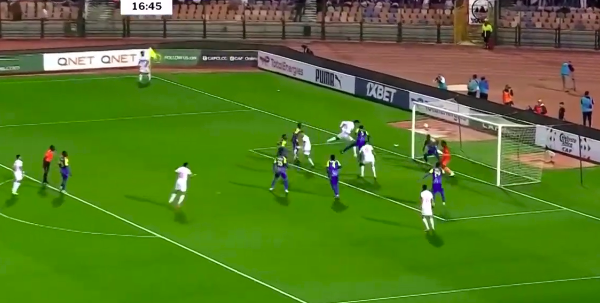 لحظة رأسية حسام عبد المجيد التي سجلت الهدف الأول في فوز الزمالك على أوتوهو أويو في الكونفدرالية.