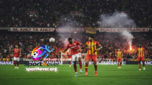 لقطة حماسية من مباراة الأهلي والترجي في ذهاب ربع نهائي دوري أبطال إفريقيا بملعب رادس.